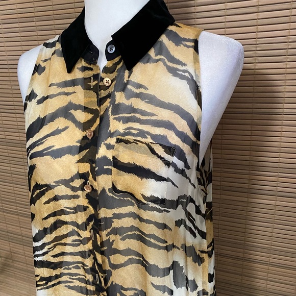 Sheer animal print blouse, velvety collar, button front, versatile - Picture 5 of 10